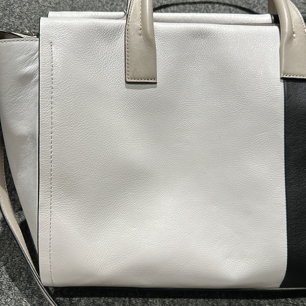 Leather Riley Coach tote bag. - Picture 15 of 17